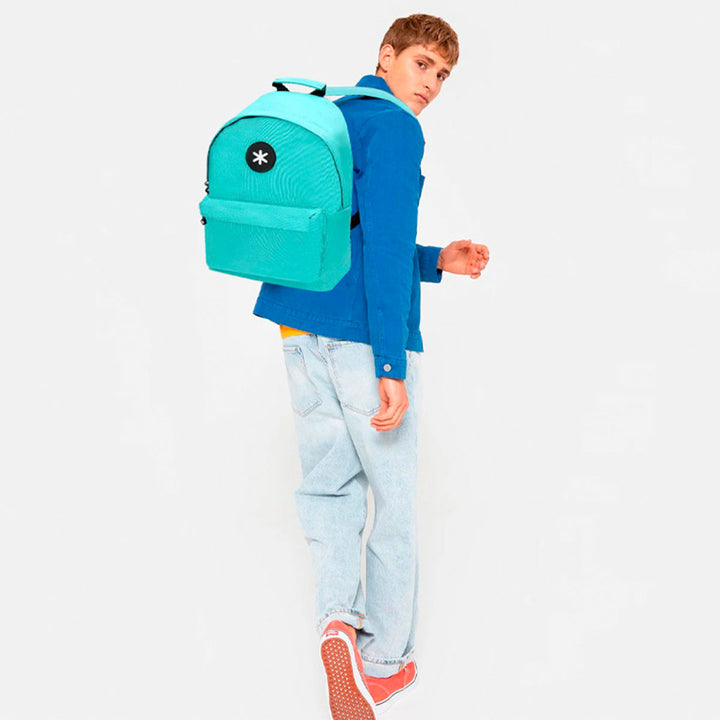 ANTARTIK - Mochila Escolar con Asas Acolchadas y Bolsillo Exterior. Azul Hielo